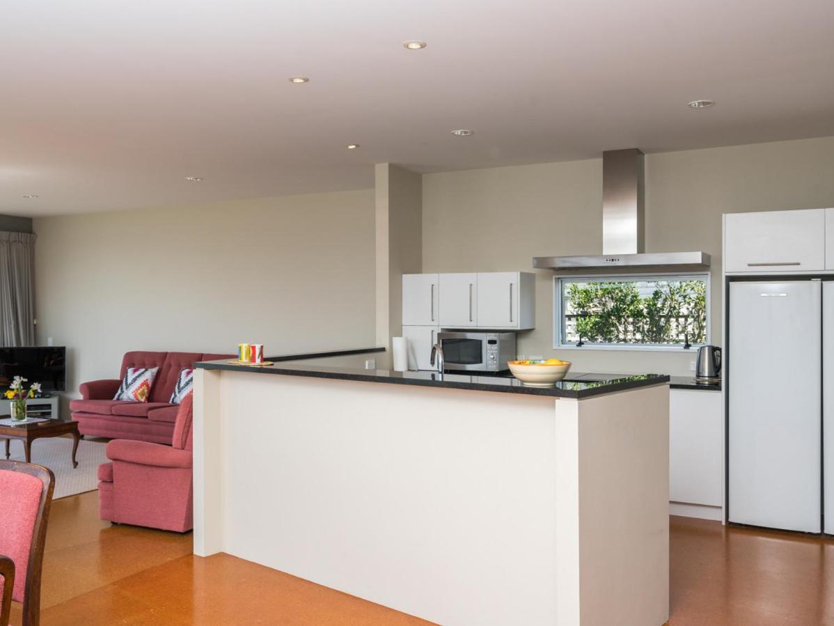 Roberts Retreat - Mangawhai Holiday Home Екстер'єр фото