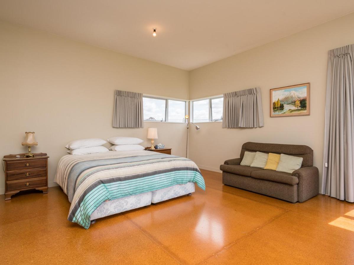 Roberts Retreat - Mangawhai Holiday Home Екстер'єр фото