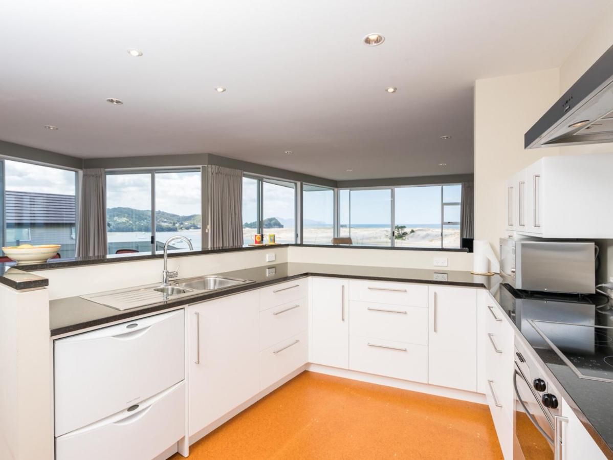 Roberts Retreat - Mangawhai Holiday Home Екстер'єр фото