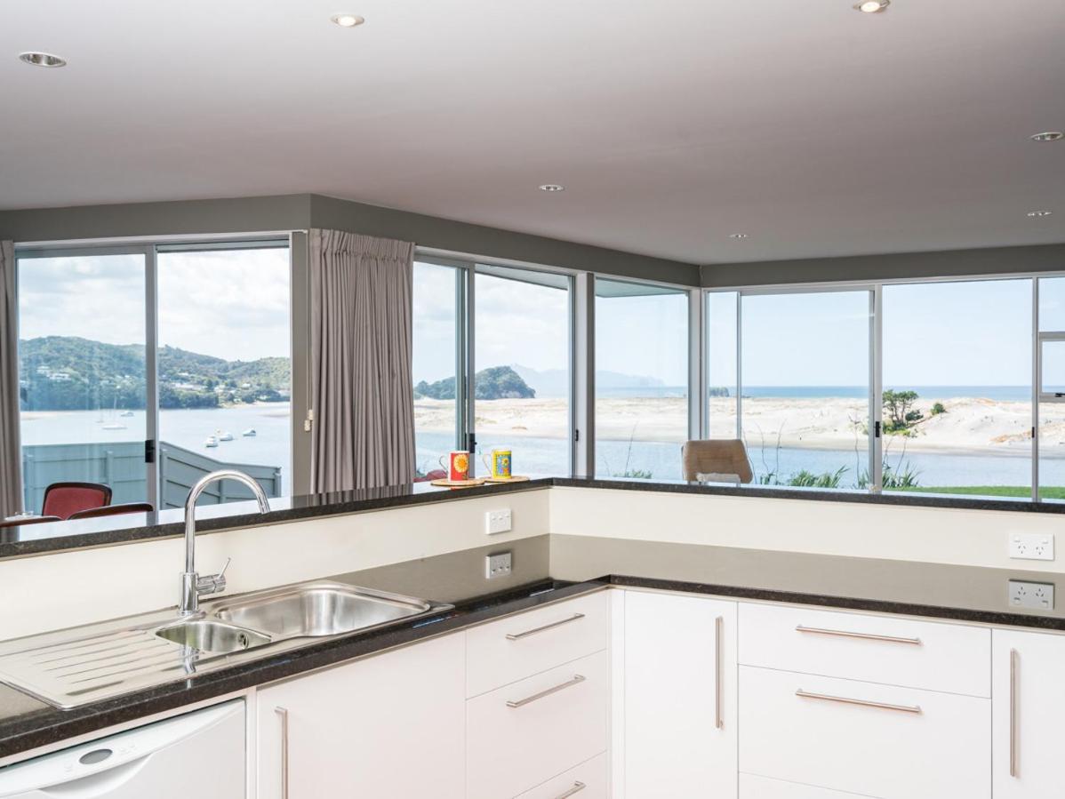 Roberts Retreat - Mangawhai Holiday Home Екстер'єр фото
