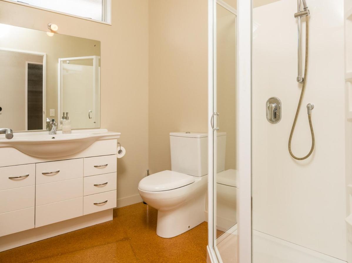 Roberts Retreat - Mangawhai Holiday Home Екстер'єр фото